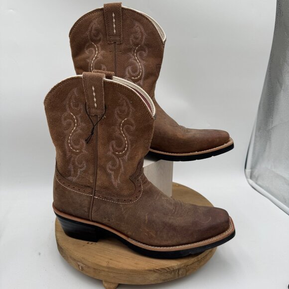 Ariat Shoes - Ariat Women's Fatbaby Heritage Dapper Western Boots are identified by the style